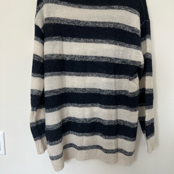 Cozy Zara Striped Sweater - Picture 2 of 3